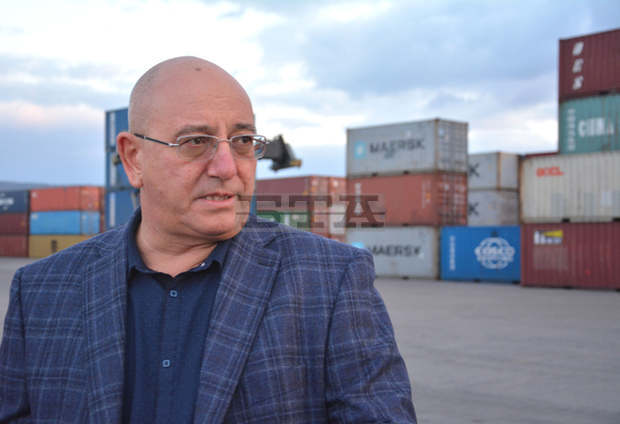 Тази вечер започва товаренето на 54 контейнера с италиански боклук за реекспорт Тази вечер започва товаренето на 54 контейнера с италиански боклук за реекспорт