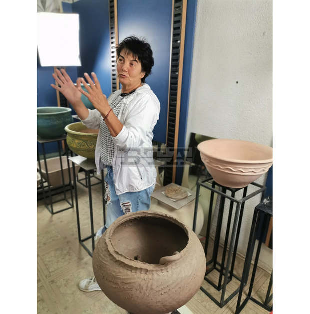 Дори и в ситуация на COVID-19 има нещо хубаво, защото аз създавам, не руша, казва грънчарката Евгения Георгиева