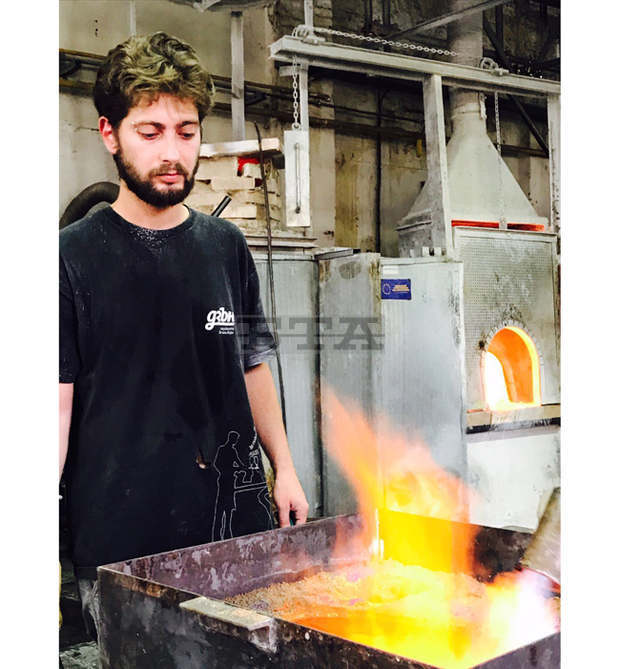 Легенда за венецианските стъклари вдъхновява носителя на тазгодишната награда "Сирак Скитник" от Националната изложба за изобразително изкуство-Сливен за 2021 г. Елизар Милев