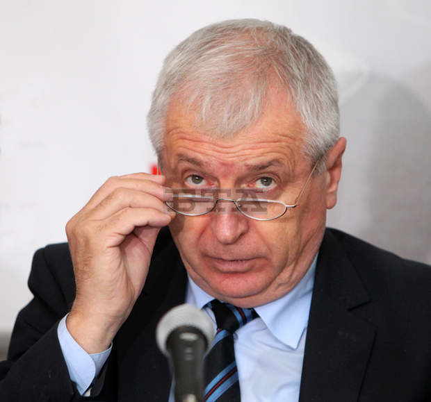 Пътната безопасност трябва да стане политически приоритет от най-високо ниво, смята председателят на съюза на автомобилистите Емил Панчев