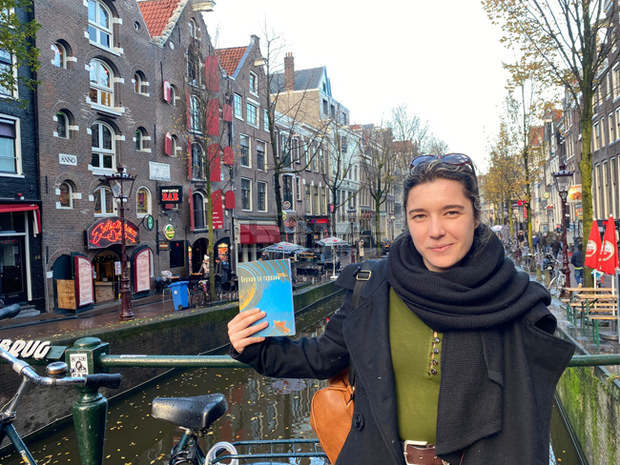 В романа "Керван за гарвани" надделява човеколюбието, спасението, любовта, заяви авторът му Емине Садкъ