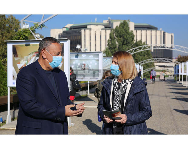 Кметът на София и председателят на УС на КСБ откриха фотоизложба "Виж София - заедно строим за хората"