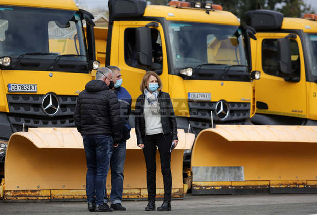 Общо 260 са снегопочистващите машини и камиони, които ще се грижат за добрата пътна мрежа през зимата в столицата