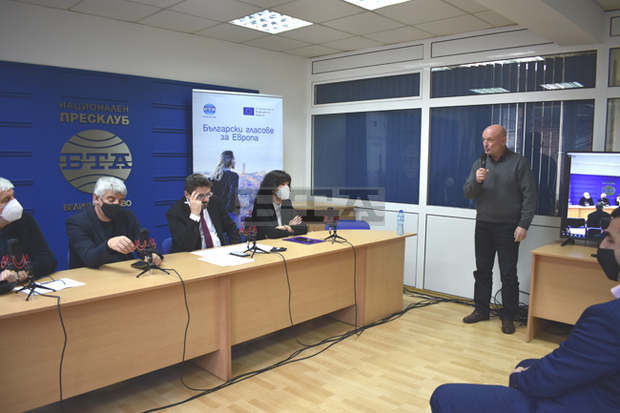 Българските хижи се нуждаят от подкрепата на европейските фондове, за да бъдат ремонтирани, смята Георги Димитров, секретар на туристическото дружество "Трапезица - 1902"