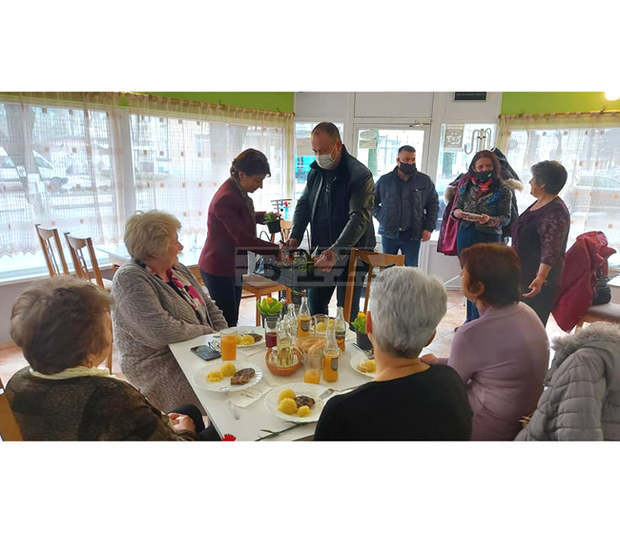 Кандидатите за народни представители на ГЕРБ бяха гости на Клуб "Просвещение" в град Кубрат