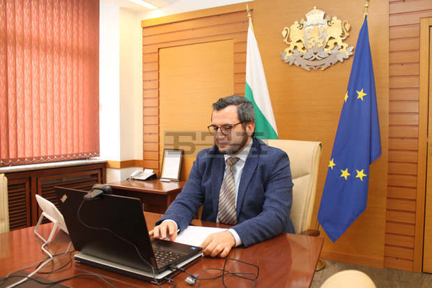 Трябва баланс между политиките в рибарството и околната среда в Черно море, смята зам.-министър Георги Събев