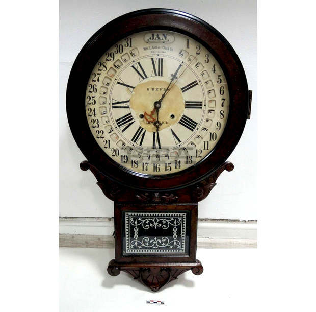 Колекция от стари часовници и радиоапарати показват в музея "Етър"