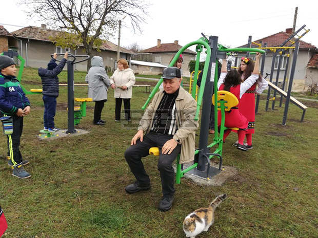 Нова спортна площадка за фитнес на открито радва млади и стари в разградското село Гецово