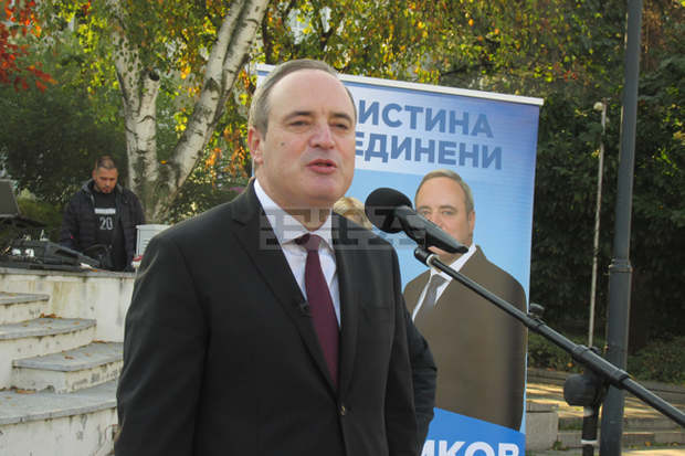 В предизборната битка сме много съперници, но с един общ враг - коронавирусът и неговото разпространение, каза проф. Анастас Герджиков В предизборната битка сме много съперници, но с един общ враг - коронавирусът и неговото разпространение, каза проф. Анастас Герджиков