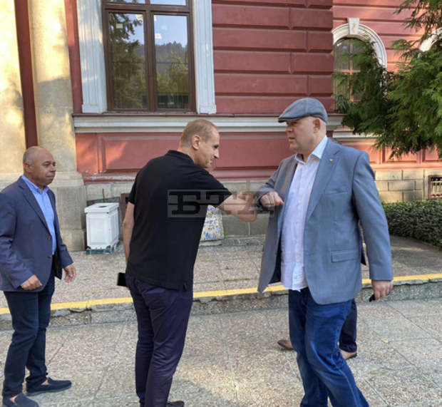 Престъпна група за лихварство, разпространение на наркотици и силови действия се разследва в Кюстендил