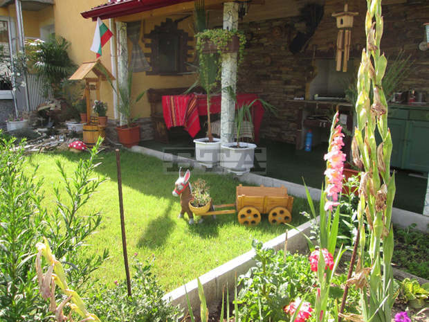 Над 70 жители на община Разград показаха умения в аранжирането на градините си