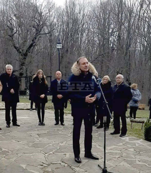 Не бива да забравяме уроците на историята, заяви депутатът от БСП Борислав Гуцанов край с. Гроздьово Не бива да забравяме уроците на историята, заяви депутатът от БСП Борислав Гуцанов край с. Гроздьово