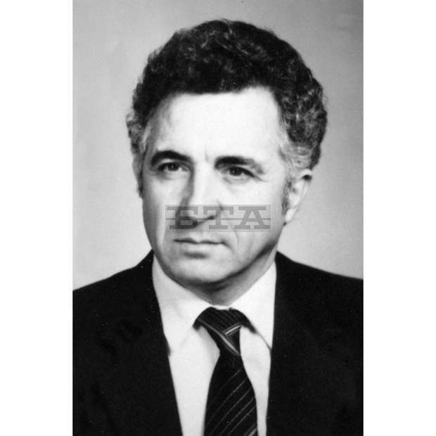 Дарин Димитров поздрави бивш кмет на Търговище по повод 90-та му годишнина Дарин Димитров поздрави бивш кмет на Търговище по повод 90-та му годишнина