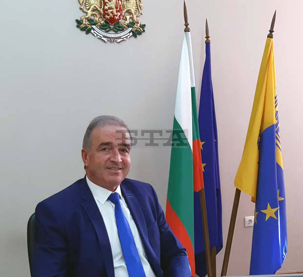 Стадион "Шипка" в Асеновград се сдоби с 850 нови седалки