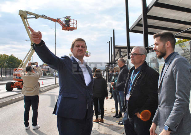 Започна подмяна на уличното осветление на 5 булеварда в Хасково