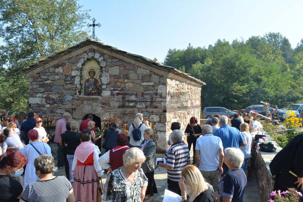 Доброволци и дарители възстановиха вековен храм в благоевградското село Габрово