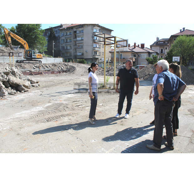 Ремонтират се спортните игрища в училище "Паисий Хилендарски" в Хасково