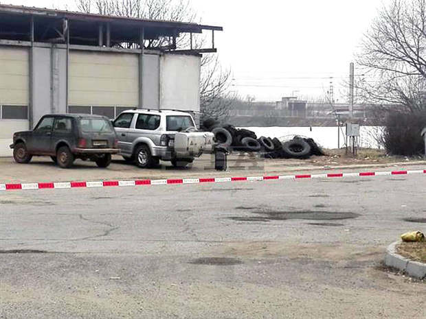 Паркинг край път в Харманли е отцепен заради съмнителен куфар Паркинг край път в Харманли е отцепен заради съмнителен куфар
