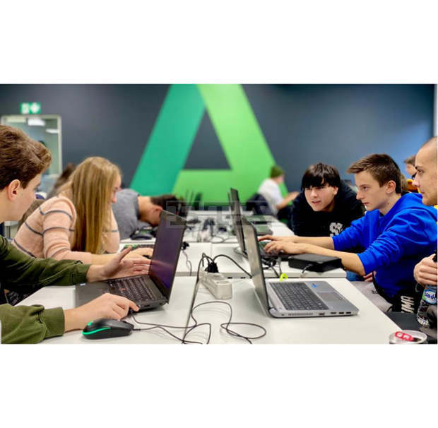 Община Хасково осигурява безплатно обучение по ИТ на 100 ученика