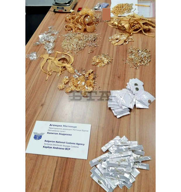 Близо 5 кг. контрабандни златни накити са открити в тоалетна на автобус на "Капитан Андреево"