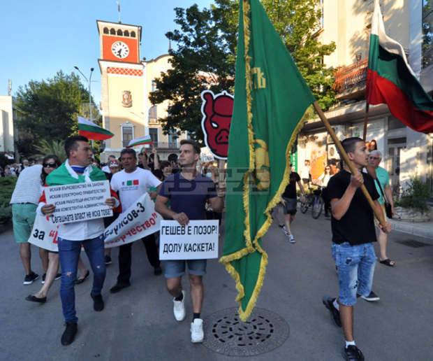 В шествие по централен булевард прерасна вторият протест "Хасково се събужда"
