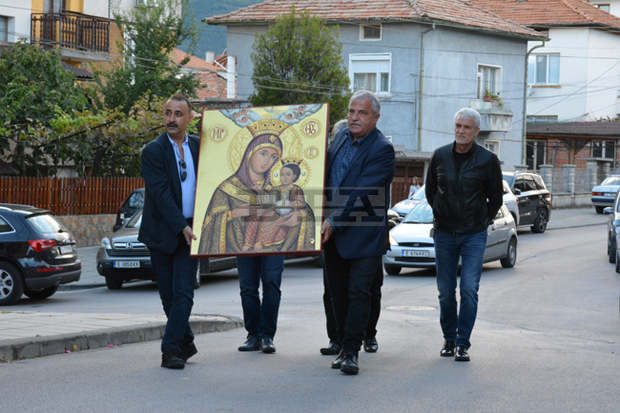 Копие на чудотворната икона на Витлеемската Света Богородица пристигна в Гоце Делчев