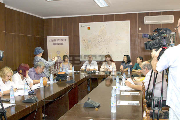 Старозагорският куклен театър представя "Последният човек" по Джордж Оруел Старозагорският куклен театър представя "Последният човек" по Джордж Оруел