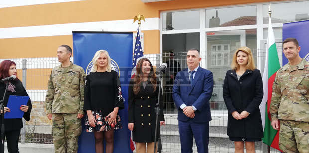Американският посланик Херо Мустафа откри в Сливен Защитено жилище