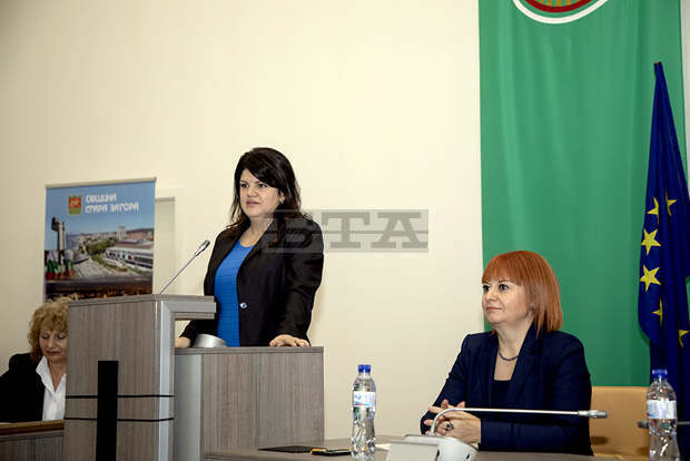 Мария Динева от Народен съюззастава начело на общинския съвет на Стара Загора Мария Динева от Народен съюззастава начело на общинския съвет на Стара Загора