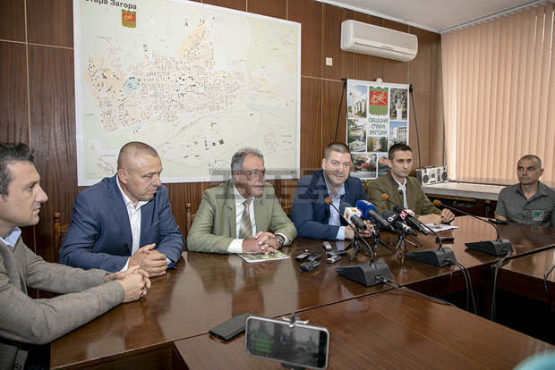 С 10 хил. дъбови фиданки по-зелена става Стара Загора през ноември