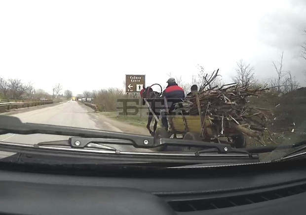 Униформени служители от Ямбол са конфискували пет каруци за закононарушения