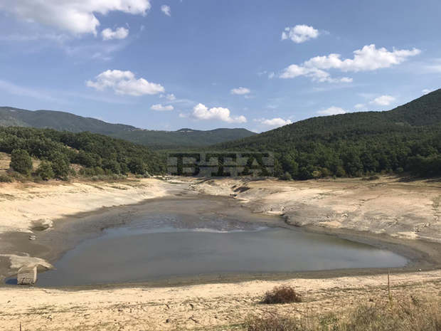 Община Хисаря инициира проверка за нерегламентираното източване на язовир Дренака в село Кръстевич