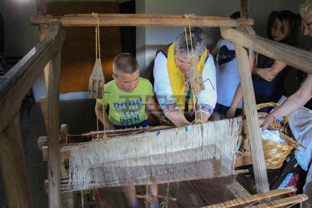 С демонстрации на стари занаяти започнаха културните вечери "Традиции и изкуство" в Банско