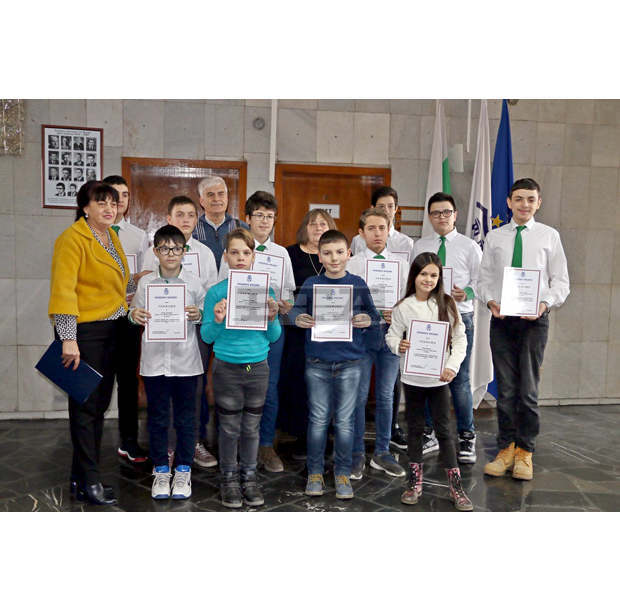 Математици от Видин получиха награди от ръководството на общината за отлични резултати