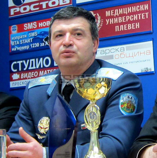 Обединяването на ВВВУ и ВВУБ ще способства за конкурентно развитие на висшето авиационно обучение в България,каза в Плевен бригаден генерал Юлиян Радойски Обединяването на ВВВУ и ВВУБ ще способства за конкурентно развитие на висшето авиационно обучение в България,каза в Плевен бригаден генерал Юлиян Радойски