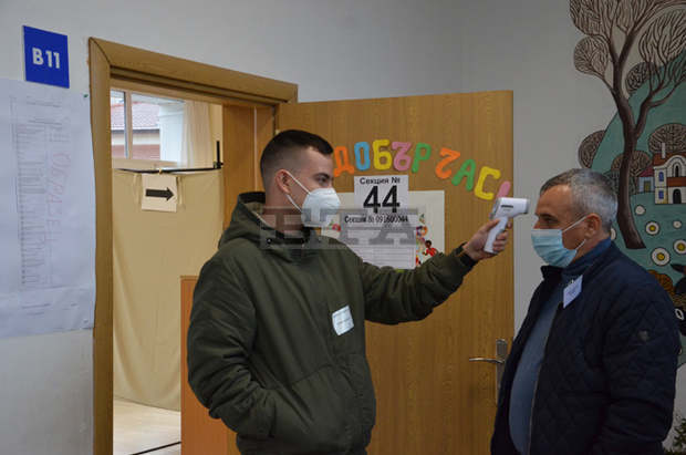 Малко над 4 процента е избирателната активност към 10 часа в Кърджалийско