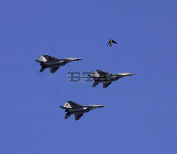 Изребители на армията ще летят над Монтана на  Петковден