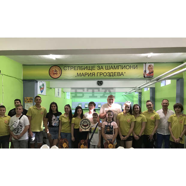 Красен Кралев присъства на освещаването на обновената зала по спортна стрелба в Русе