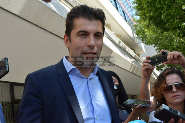 Срещу безплатен тест за антитела преболедувалите COVID-19 трябва да получат сертификат, смята Кирил Петков от "Продължаваме промяната"