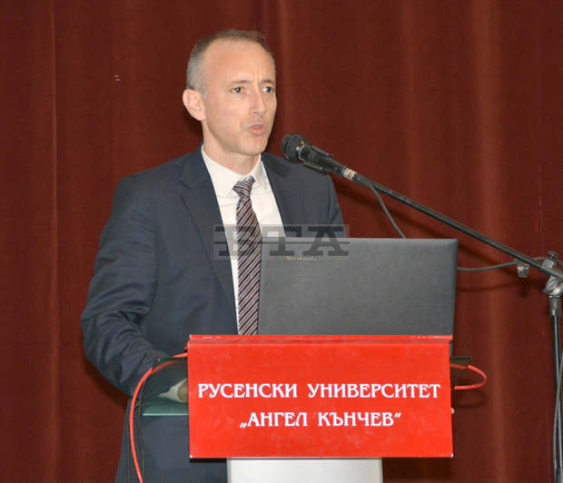 Министърът на образованието Красимир Вълчев се е срещнал с академичното ръководство на Русенския университет Министърът на образованието Красимир Вълчев се е срещнал с академичното ръководство на Русенския университет