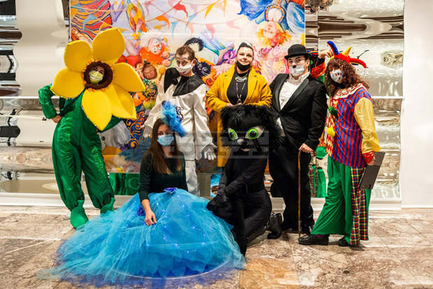 В Дома на хумора и сатирата в Габрово  валидираха пощенска марка на  карнавална тема