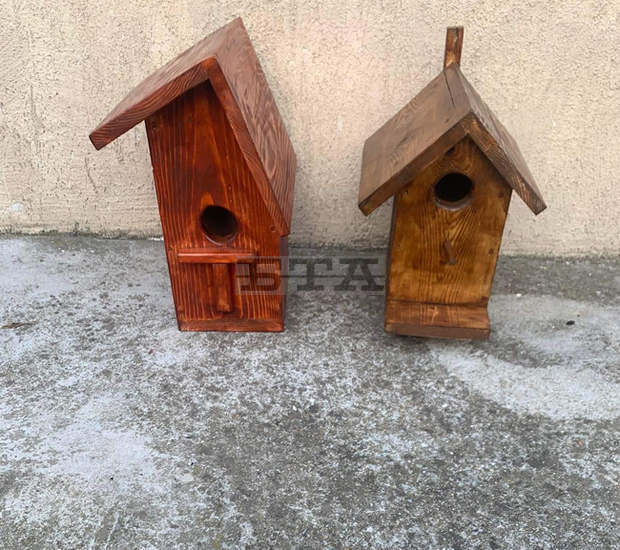 Къщички за птици в Южния парк в столицата поставят от общинското предприятие "Паркове и градски градини"