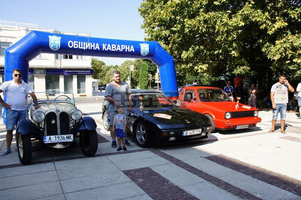 Ретро рали на автомобили ще спре и в Каварна