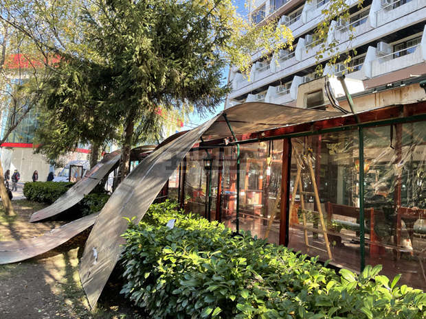 В Казанлък блокираха кръстовища в знак на протест срещу зелените сертификати, собственици събарят заведения