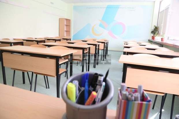 Карантинирани са три паралелки в Пернишка област Карантинирани са три паралелки в Пернишка област
