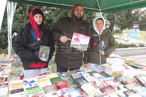 "Книга за надеждата" бе наречен проведеният коледен благотворителен базар с дарени книги