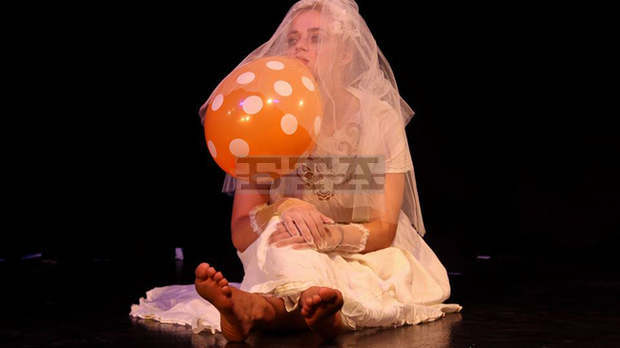 Спектакълът "Кокошка" гостува в Габрово