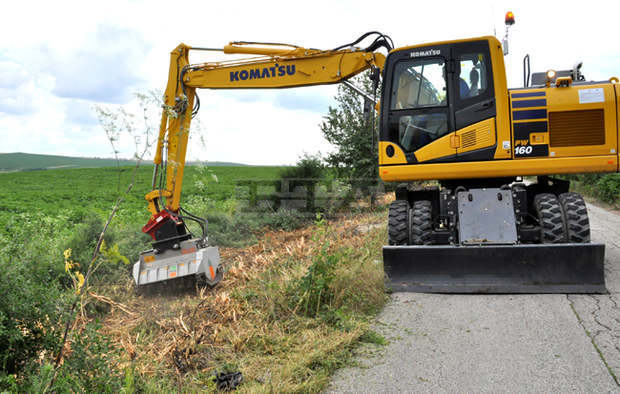 Чистят речните корита в Димитровград с нов колесен багер