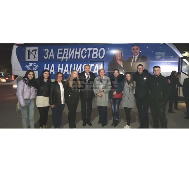 Единството е модерно, заявиха Мустафа Карадайъ и Искра Михайлова в Костадиново Единството е модерно, заявиха Мустафа Карадайъ и Искра Михайлова в Костадиново