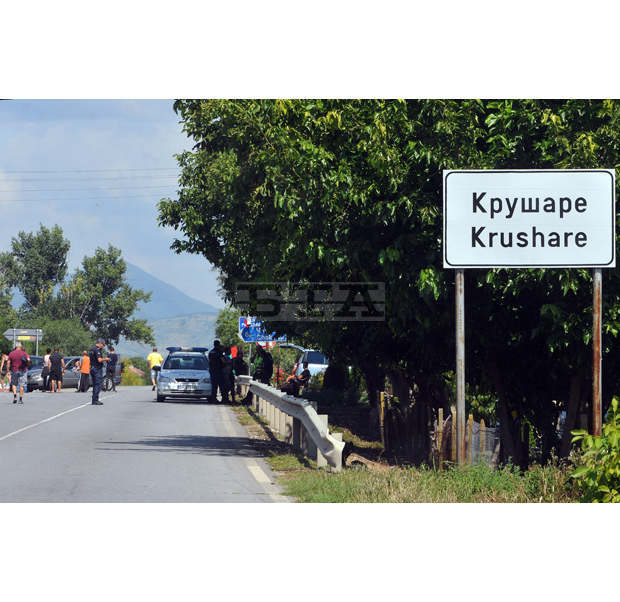 Областният управител на Сливен разговаря с протестиращите край с. Крушаре Областният управител на Сливен разговаря с протестиращите край с. Крушаре